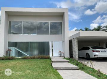 Casa · 211m² · 5 Ambientes · 2 Cocheras · Casa 3 Dorm. con Jardín y Piscina - Miraflores - Funes | Venta