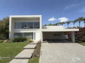 Casa · 211m² · 5 Ambientes · 2 Cocheras · Casa 3 Dorm. con Jardín y Piscina - Miraflores - Funes | Venta