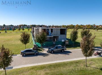 Casa · 292m² · 7 Ambientes · 2 Cocheras · Venta Casa 4 Dorms en Suite en Los Cardos