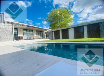 Casa · 200m² · 4 Ambientes · 4 Cocheras · Casa en La Plata