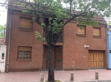 Casa · 5 Ambientes · 1 Cochera · Casa en Escobar Centro