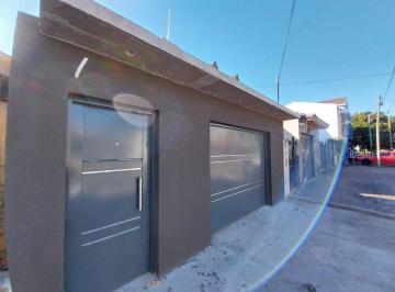 Casa · 130m² · 4 Ambientes · 1 Cochera · A Estrenar con Amplio Fondo y Quincho