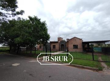 Casa · 220m² · 4 Ambientes · 3 Cocheras · Casa en Venta en B° Quintas de Italia III