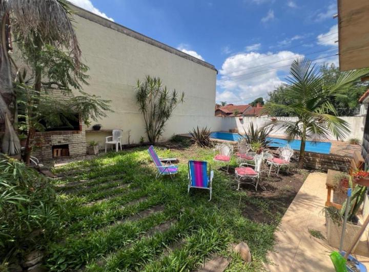 Casa · 230m² · 6 Ambientes · 1 Cochera