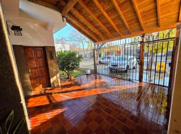 Casa · 173m² · 6 Ambientes · 1 Cochera · Casa - Coronel Dorrego