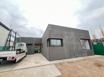 Casa · 150m² · 6 Ambientes · 2 Cocheras · Casa en Barrio Privado Lar de Vieytes 3