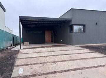 Casa · 150m² · 6 Ambientes · 2 Cocheras · Casa en Barrio Privado Lar de Vieytes 3
