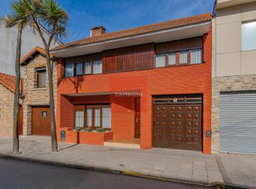 Casa · 259m² · 5 Ambientes · 1 Cochera · Casa en Venta Barrio San Juan