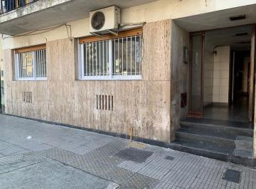 Departamento de 4 ambientes, Parque Chacabuco · Pb Al Frente · 4 Ambientes con Patio y Lavadero · Parque Chacabuco