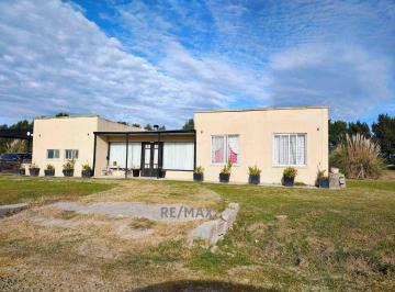 Casa · 180m² · 4 Ambientes · Venta Casa 3 Dorm Jardin Pileta Quincho Seguridad