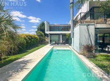 Casa · 225m² · 6 Ambientes · 2 Cocheras · Casa de Diseño de 6 Ambientes en Venta en Lagos de Canning