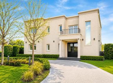 Casa · 280m² · 5 Ambientes · Alquiler | Imponente Casa de 5 Ambientes con Piscina y Parque Sobre Lote de 1.000 m²