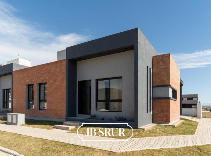 Casa · 85m² · 3 Ambientes · 1 Cochera