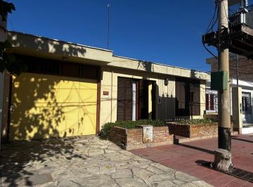 Casa · 150m² · 4 Ambientes · 2 Cocheras · Venta de Casa en B° Jardín Los Andes, San Martín