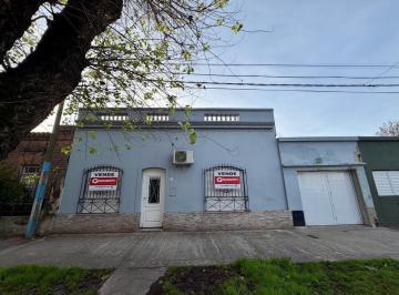 Casa · 108m² · 2 Dormitorios · 1 Cochera · Casa en Barrio Alberdi