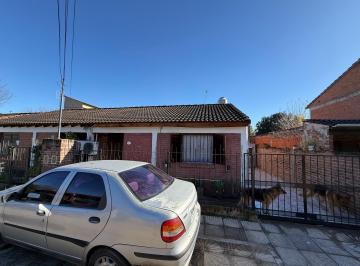 Casa · 78m² · 4 Ambientes · 1 Cochera · Casa 4 Ambientes Venta Hurlingham Cochera y Fondo