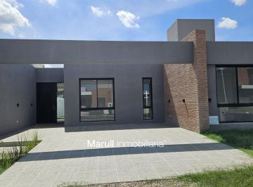 Casa · 116m² · 3 Ambientes · 2 Cocheras · Casa en Rincones de Manantiales Planta Baja Dos Dorm.