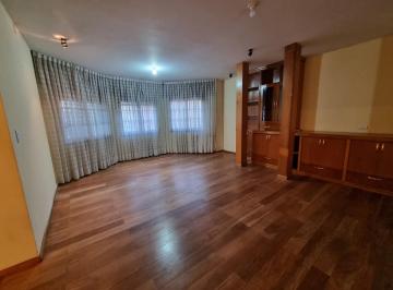 Casa · 299m² · 8 Ambientes · 2 Cocheras · Casa en Venta de 5 Dorm. en Alto Alberdi - Pileta!
