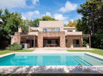 Casa · 331m² · 5 Dormitorios · 2 Cocheras · Casa en Venta en San Jorge Village - 5 Dorm.