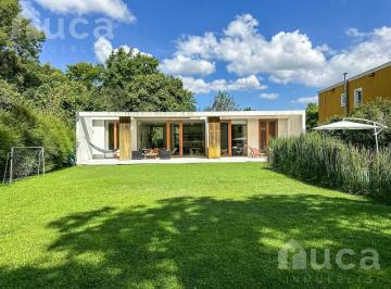 Casa · 160m² · 5 Ambientes · 2 Cocheras · Casa en Venta en Barrio Privado La Quinta con 3 Dorm. Jardín y Pileta