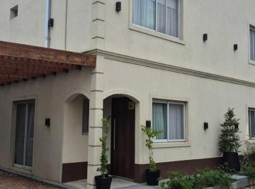 Casa · 93m² · 3 Ambientes · 2 Cocheras · Casa en Venta en Pilar