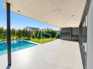 Casa · 270m² · 6 Ambientes · 2 Cocheras · Casa a Estrenar en Venta en Carpinchos, Nordelta