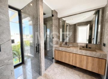 Casa · 270m² · 6 Ambientes · 2 Cocheras · Casa a Estrenar en Venta en Carpinchos, Nordelta