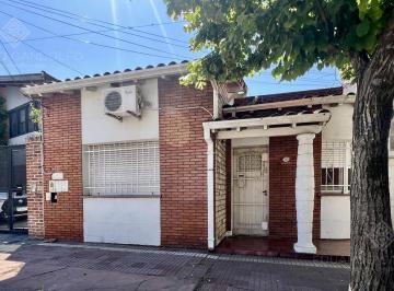 PH · 130m² · 3 Ambientes · Muy Buen PH en Zona Residencial - Apto Crédito - Oportunidad!