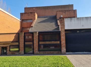 Casa · 153m² · 4 Ambientes · 1 Cochera · Venta Casa Quincho Pileta Ranelagh Berazategui