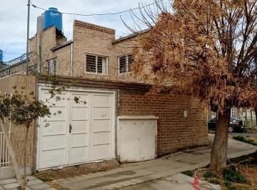 Casa · 100m² · 4 Ambientes · 1 Cochera · Duplex de 3 Dorm. en Alquiler en Neuquén Capital