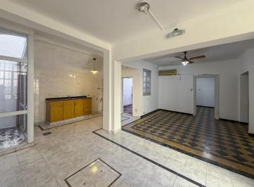 Departamento · 74m² · 3 Ambientes · Departamento de 1 Dormitortio en Pb con Patio de Oportunidad