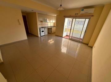 Departamento de 2 ambientes, Avellaneda · Alquiler de Departamento Dos Ambientes Sobre Av Mite 6.200, Wilde Centro