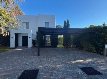 Casa · 321m² · 5 Ambientes · 1 Cochera · Casa en Venta en Cuba Fátima, Pilar, G. B. a. Zona Norte