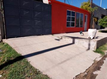 Casa · 170m² · 6 Ambientes · 1 Cochera · Casa 3 Dorm. en Venta en Colonia Avellaneda Oportunidad!