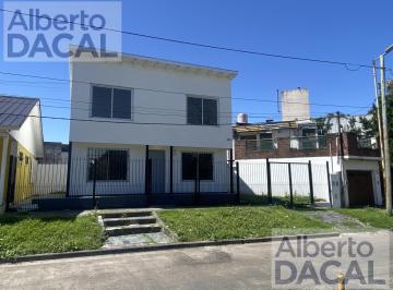 Casa · 60m² · 3 Ambientes · Muy Buena Casa Totalmente Reciclada a Nueva en Colectora Acceso a La Ciudad. Dos Dorm. y Dos B