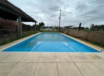 Casa · 48m² · 1 Ambiente · 1 Cochera · Casa con Pileta en Andino