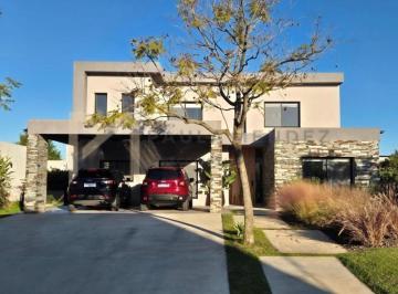 Casa · 212m² · 6 Ambientes · Casa Chalet en Venta en Vistas, Puertos, Escobar