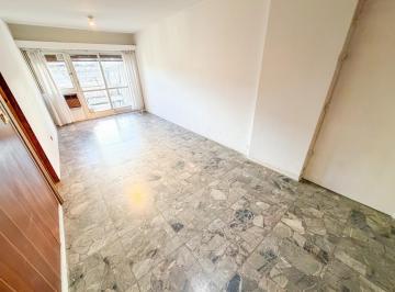 Departamento · 83m² · 4 Ambientes · Departamento en Alquiler de 4 Ambientes Más Dependencia en Flores