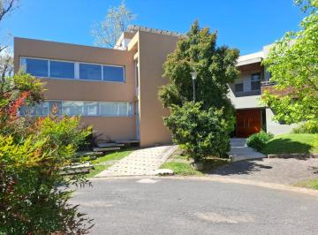Casa · 278m² · 5 Ambientes · 3 Cocheras · Barrio Privado Barrancas de San Isidro, Moderna y Funcional Casa en Venta en Impecable Estado!