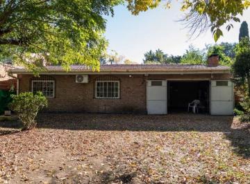Casa de 3 ambientes, Berazategui · Casa Quinta en El Pato en Venta con Pileta y Parrilla