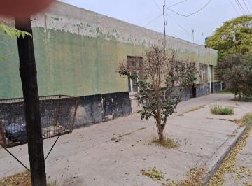 Casa · 252m² · 8 Ambientes · Venta de 500 m² (2 Lotes) con Casa a Reciclar