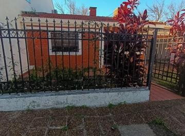 Casa · 137m² · 6 Ambientes · En Venta Casa 3 Dorm. Domingo Comas Al 400