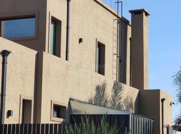 Casa · 180m² · 4 Ambientes · 2 Cocheras · Casa en Venta en San Sebastian - Area 9, San Sebastian, Escobar