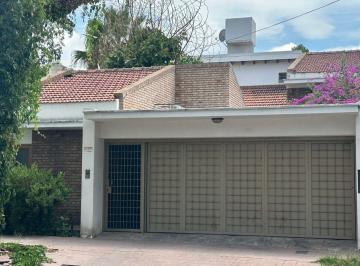 Casa · 350m² · 3 Ambientes · 2 Cocheras · Casa de Categoria en Sexta