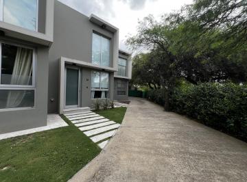 Casa · 77m² · 1 Ambiente · 1 Cochera · ¡Venta! Loft de Categoría en Las Condes - Valle Escondido ¡Con Escritura!