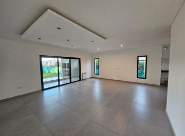 Casa · 127m² · 4 Ambientes · 2 Cocheras · Venta Casa 4 Amb Santa Lucia Pilar del Este