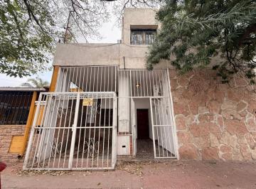 Casa · 129m² · 6 Ambientes · 1 Cochera · Casa con Excelente Ubicación en Catamarca