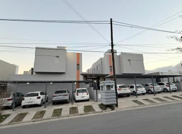 Casa · 90m² · 4 Ambientes · 1 Cochera · Venta - Housing 2 Dorm - Oportunidad