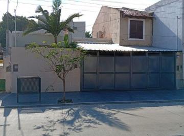Casa · 450m² · 13 Ambientes · 2 Cocheras · Casa y Oficina en Venta - Excelente Ubicacion