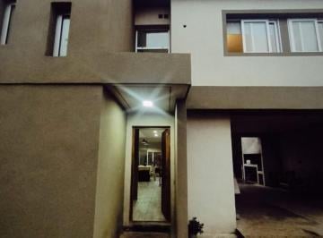 Casa · 116m² · 6 Ambientes · 2 Cocheras · En Venta Hermosa Propiedad en Prestigioso Barrio Lomas del Golf
